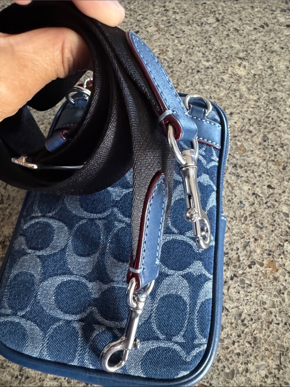💙Coach Blue 💙😎Denim Signature Crossbody Organizer with Tan Tag - Picture 11 of 17